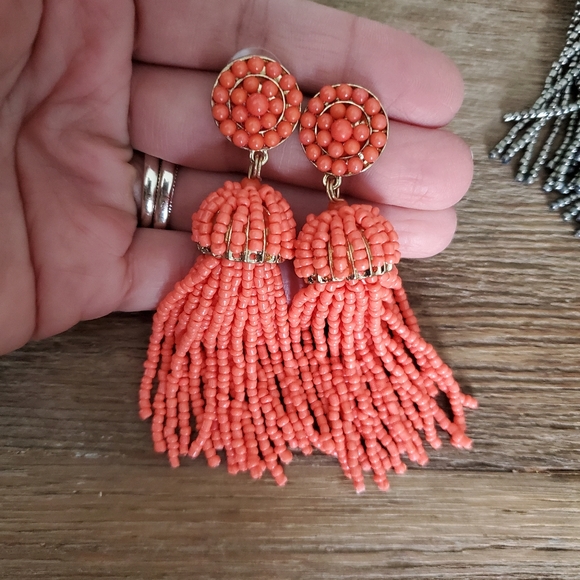 Coral beaded earings NWOT - Picture 3 of 4